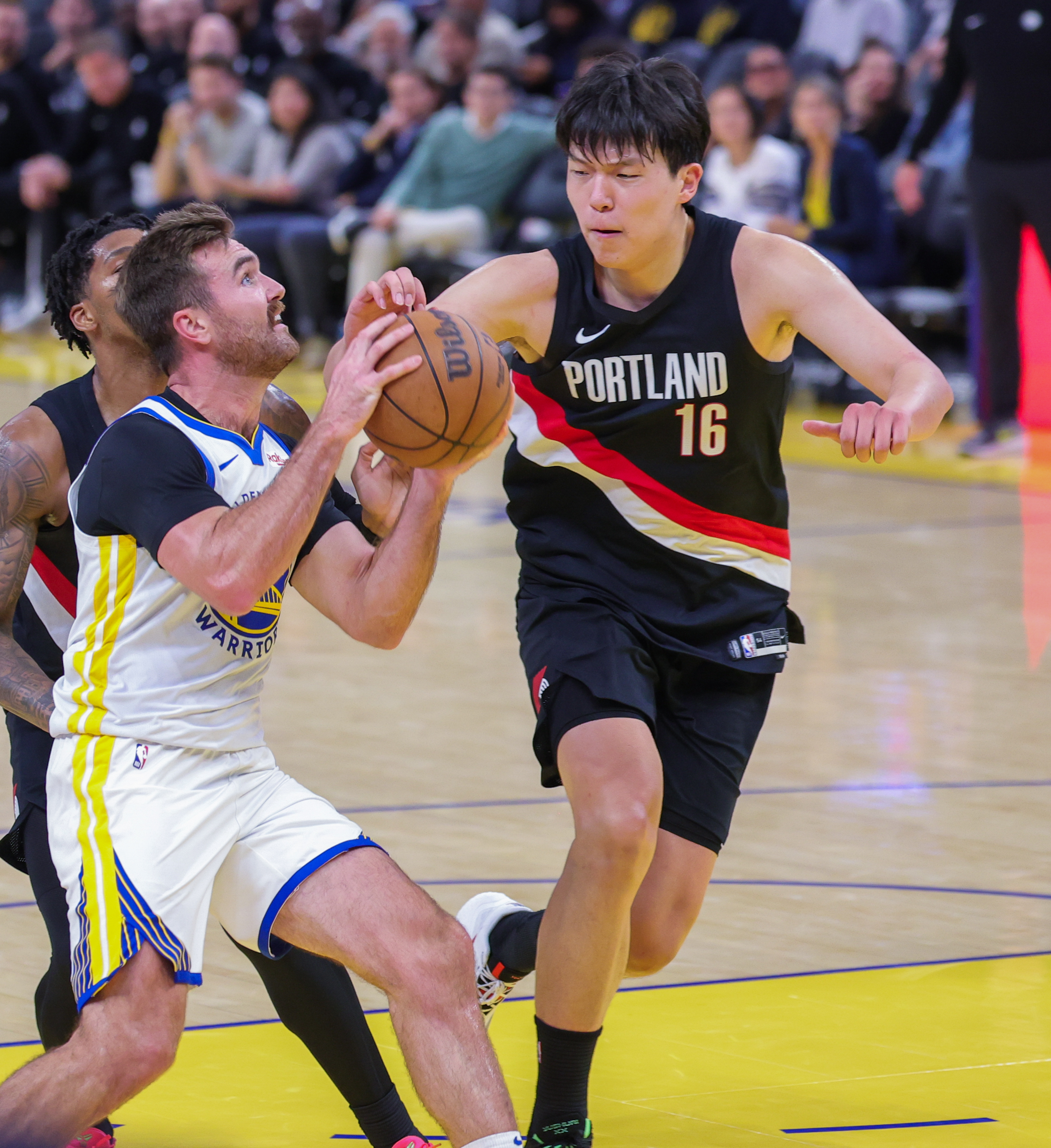 开云体育登录-包含冲刺阶段NBA季后赛传出新动向，印第安纳步行者内部沟通，管理层表态：引发热议，临场指挥获称赞的词条